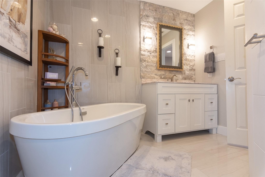 2410 Enfield Rd - Photo 25