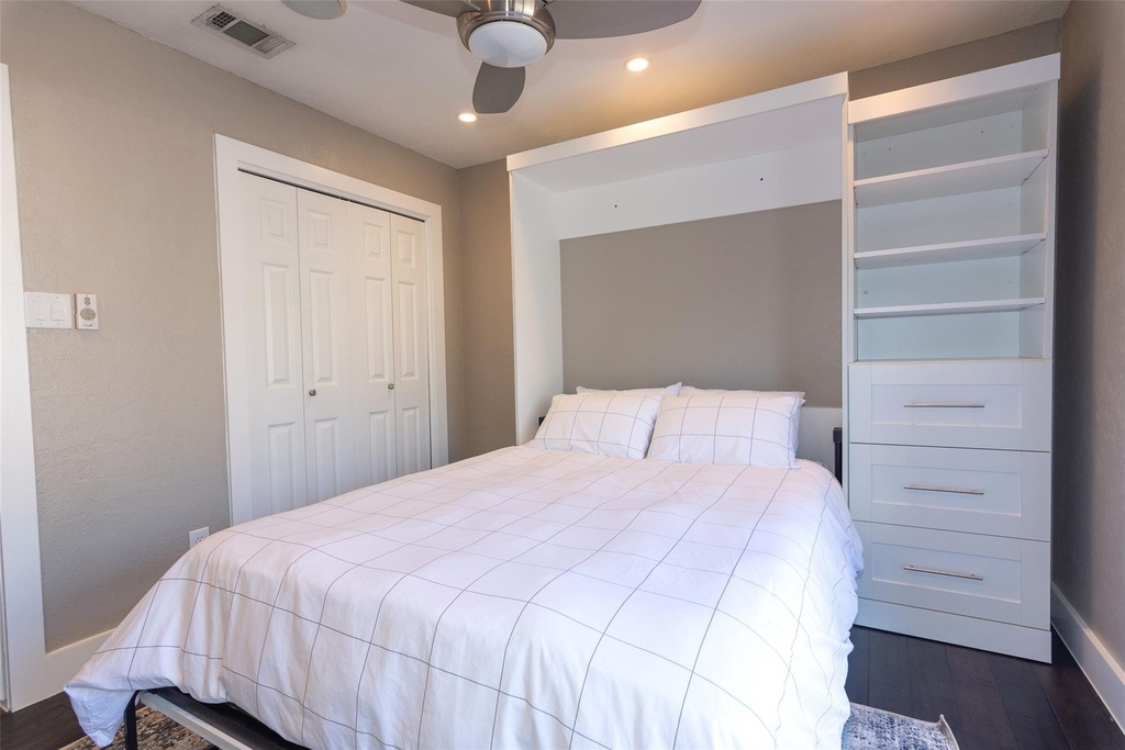 2410 Enfield Rd - Photo 31