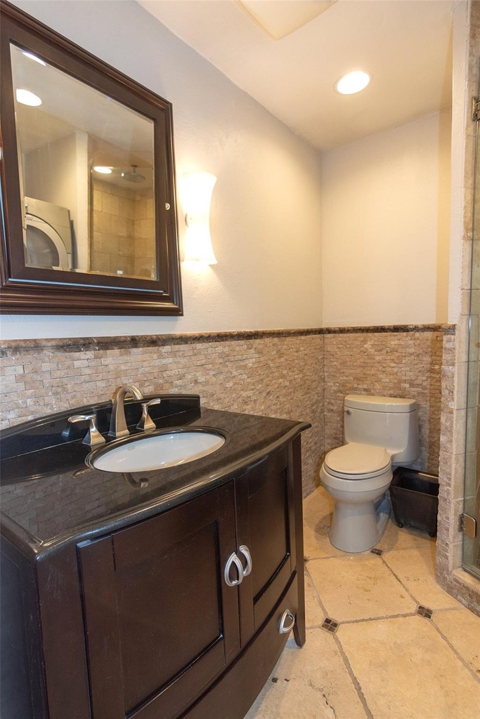 2410 Enfield Rd - Photo 33