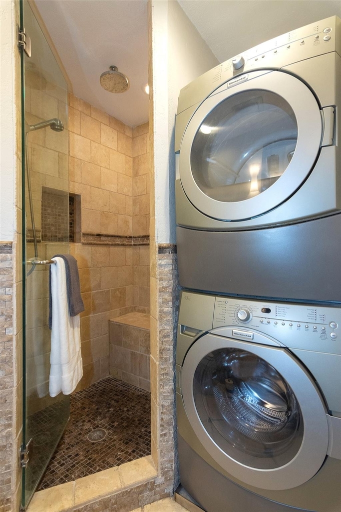 2410 Enfield Rd - Photo 34