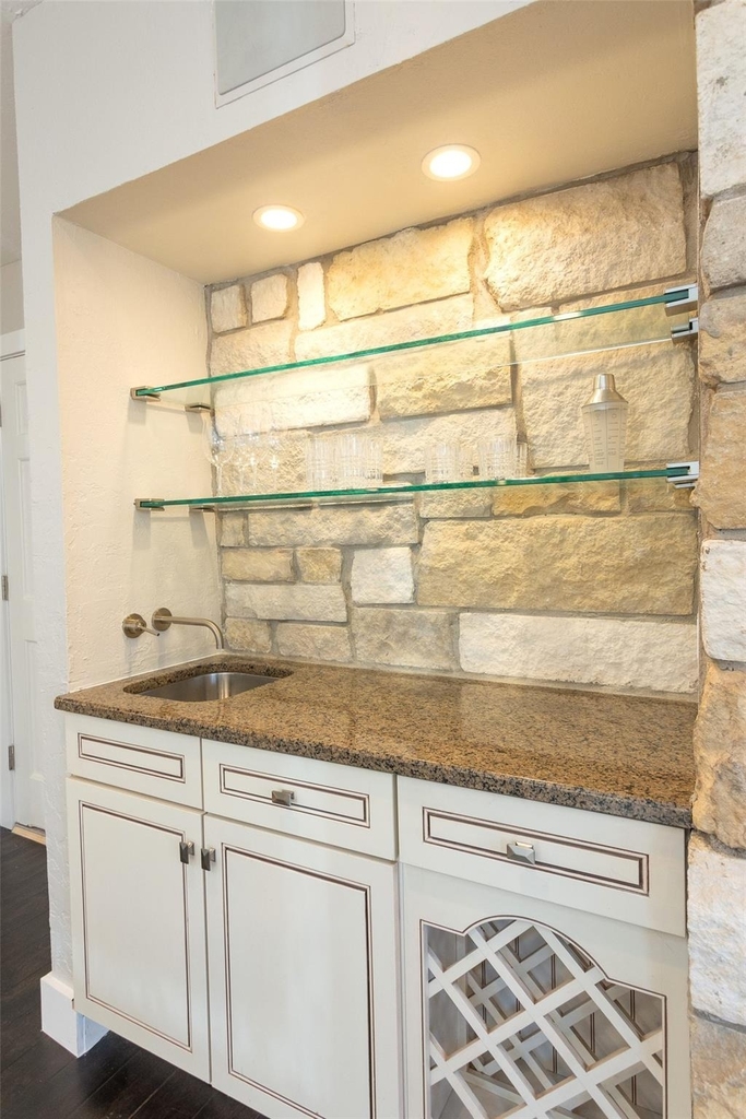 2410 Enfield Rd - Photo 20