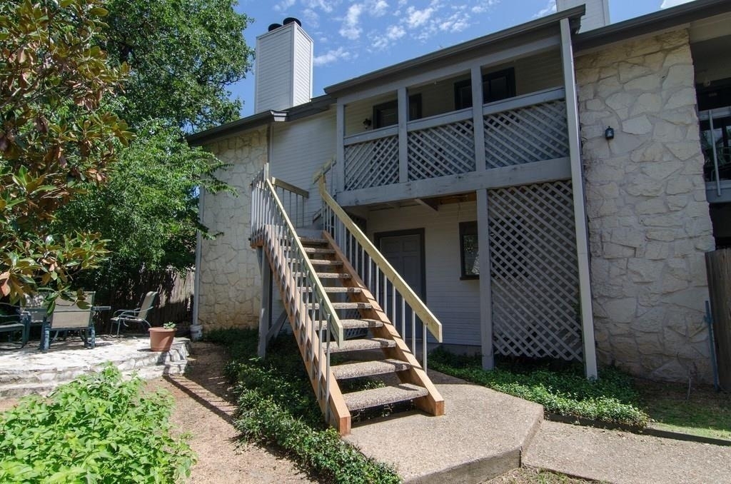 2410 Enfield Rd - Photo 3