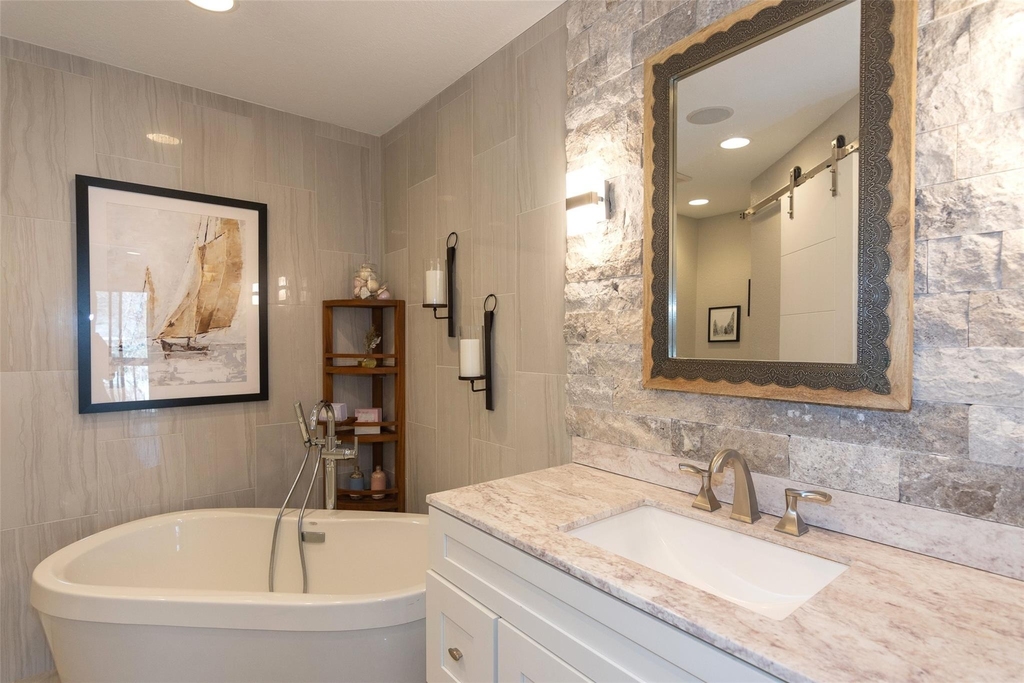 2410 Enfield Rd - Photo 24