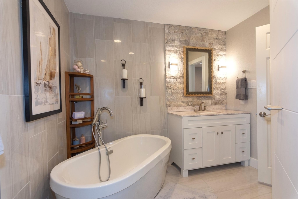 2410 Enfield Rd - Photo 26