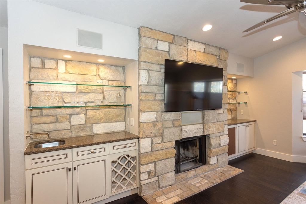 2410 Enfield Rd - Photo 8