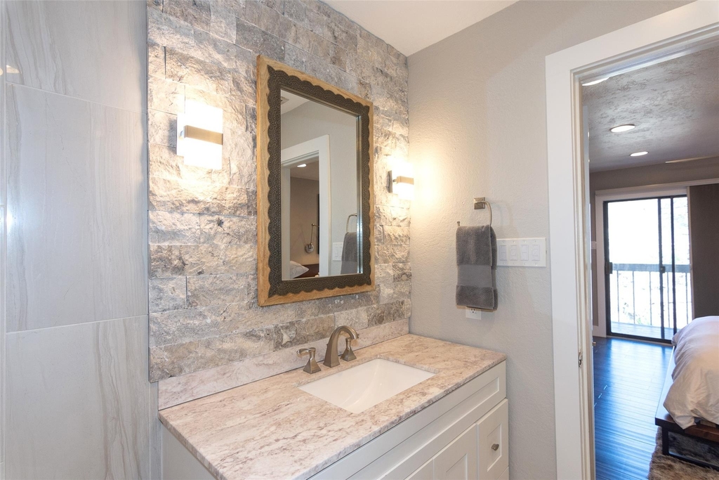 2410 Enfield Rd - Photo 27