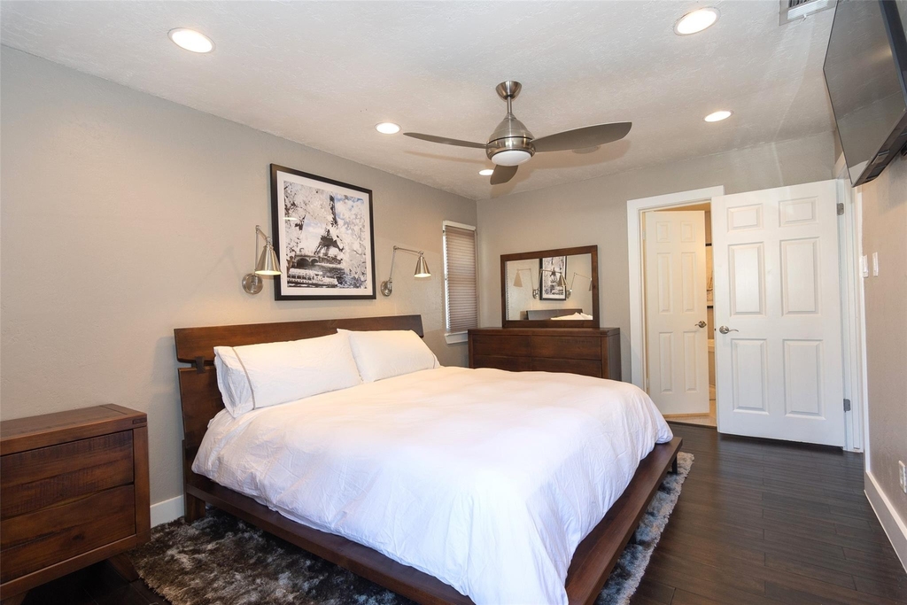 2410 Enfield Rd - Photo 23