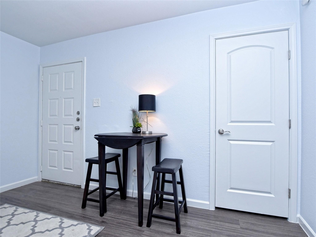 1840 Burton Dr - Photo 4