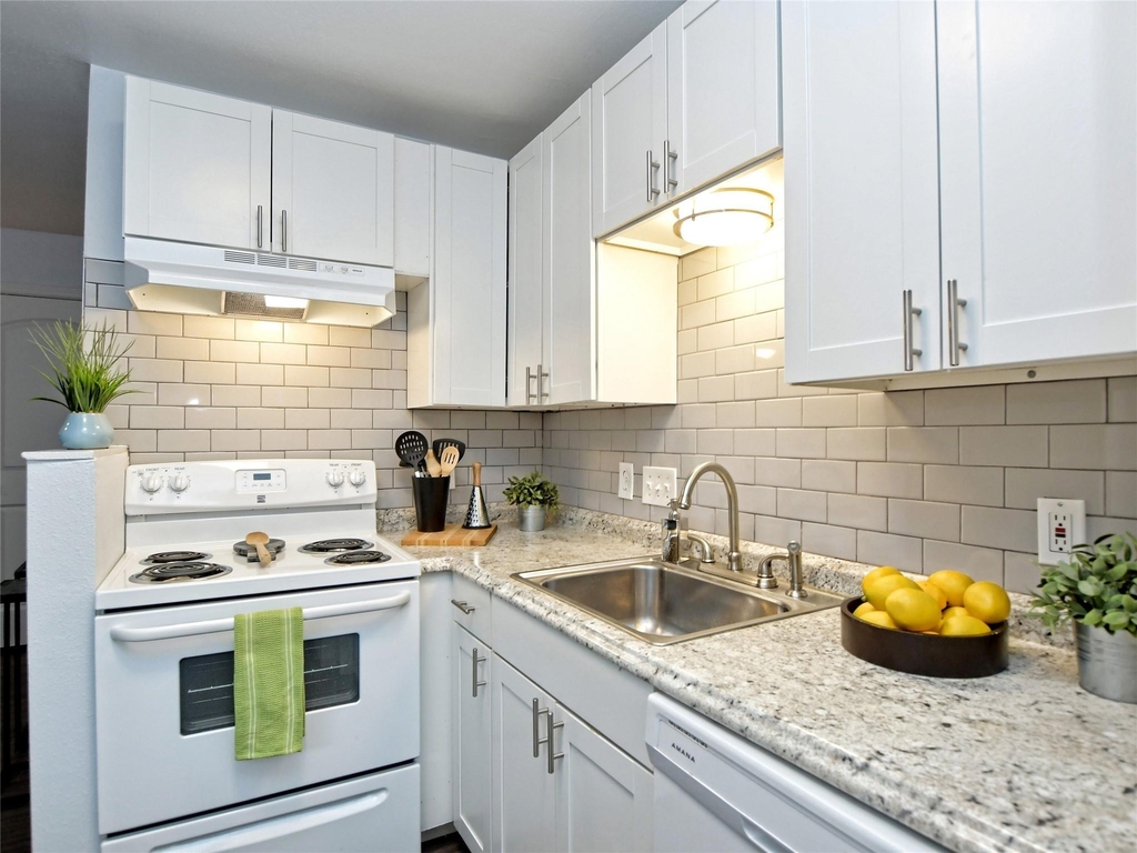 1840 Burton Dr - Photo 8