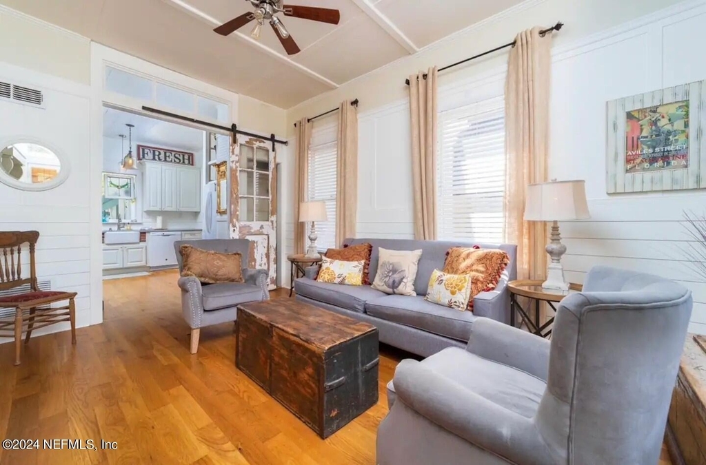 251 Charlotte Street - Photo 2