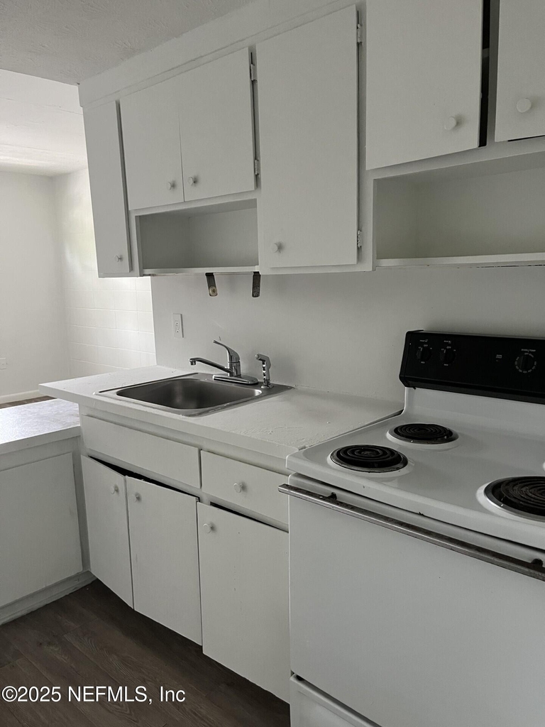 5844 Justina Court - Photo 4