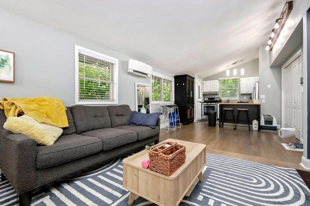 677 Holmes Street Nw - Photo 2