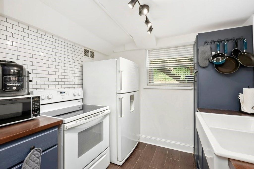 677 Holmes Street Nw - Photo 9