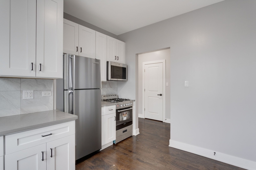 8022 S Ellis Avenue - Photo 4