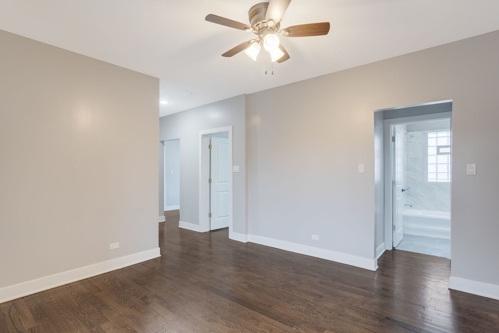 8022 S Ellis Avenue - Photo 3