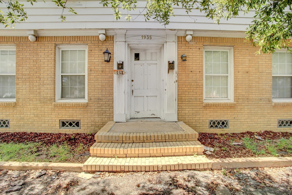 1935 Richmond Avenue - Photo 11