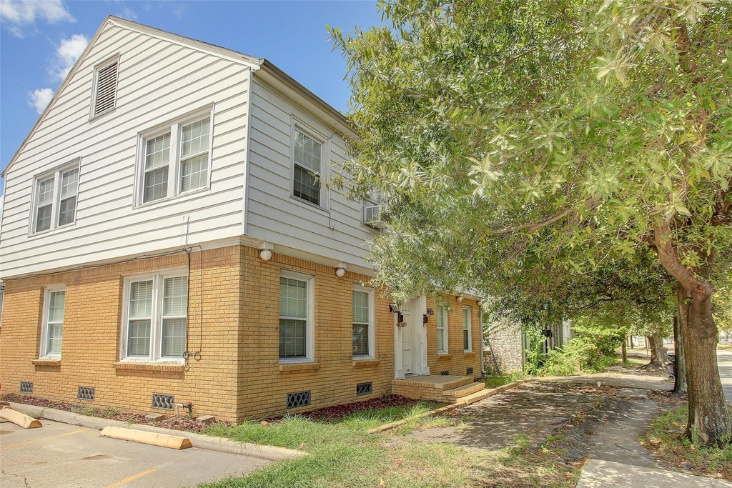 1935 Richmond Avenue - Photo 10