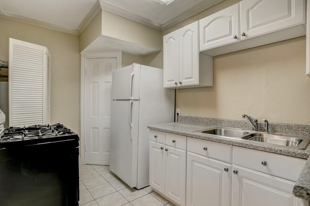 1935 Richmond Avenue - Photo 1