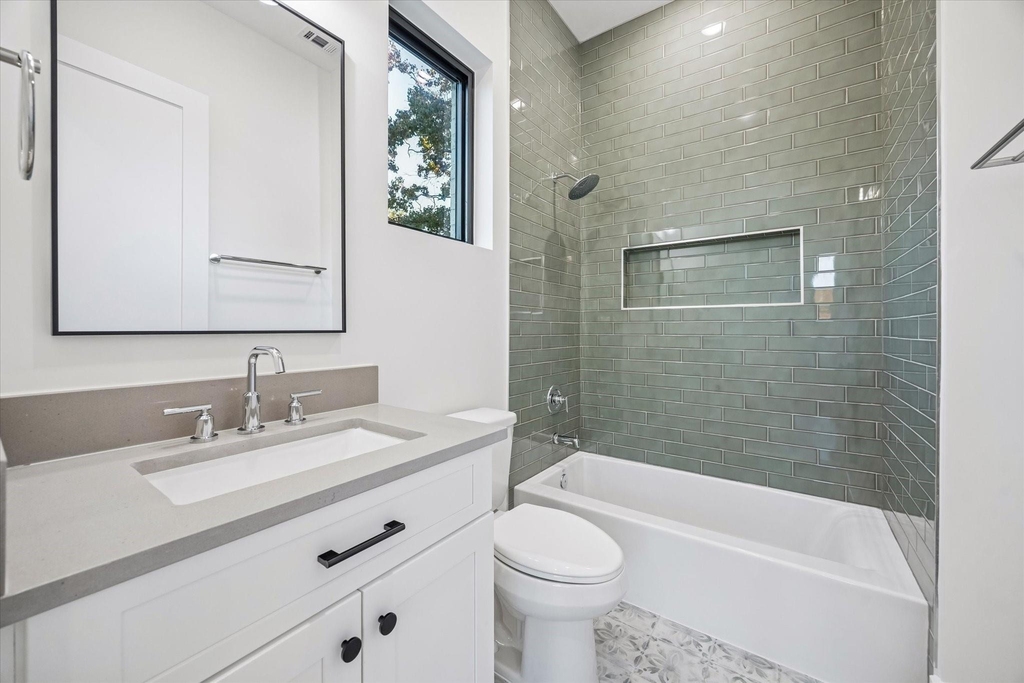 431 W 30th Street - Photo 26