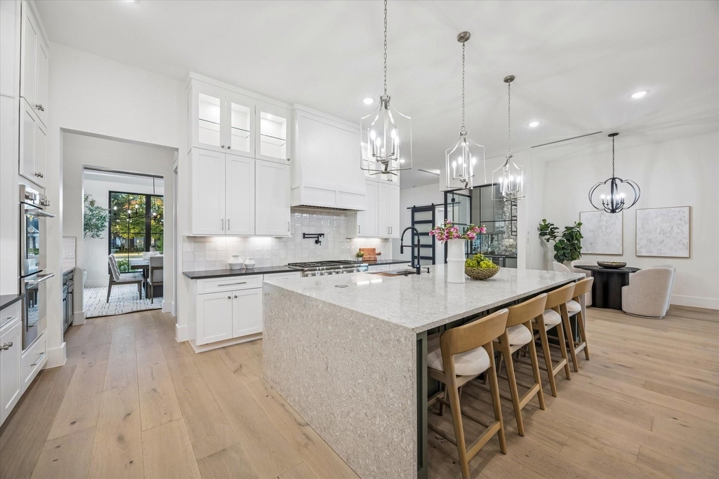 431 W 30th Street - Photo 7