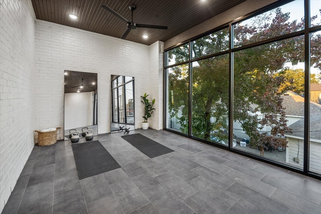 431 W 30th Street - Photo 19