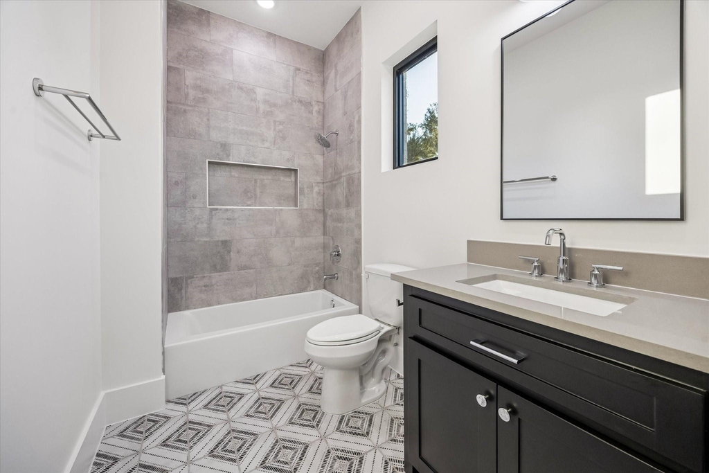 431 W 30th Street - Photo 28