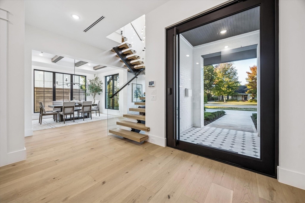 431 W 30th Street - Photo 1