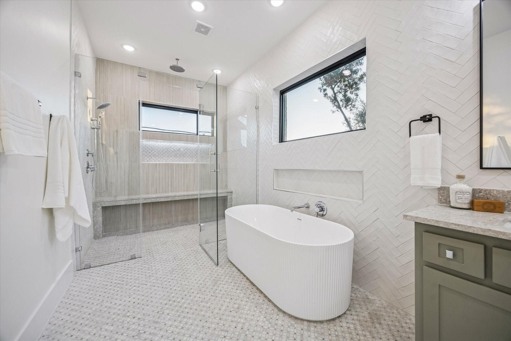 431 W 30th Street - Photo 16
