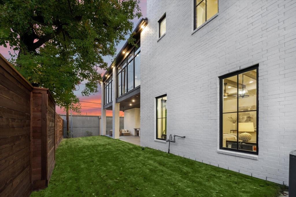 431 W 30th Street - Photo 31
