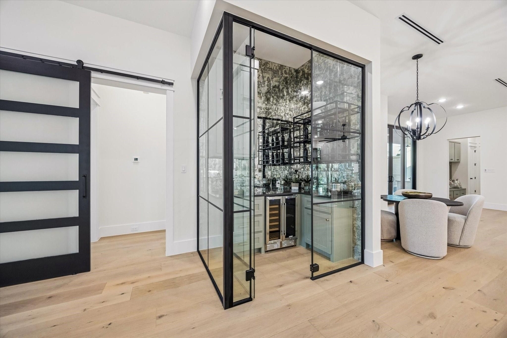 431 W 30th Street - Photo 10