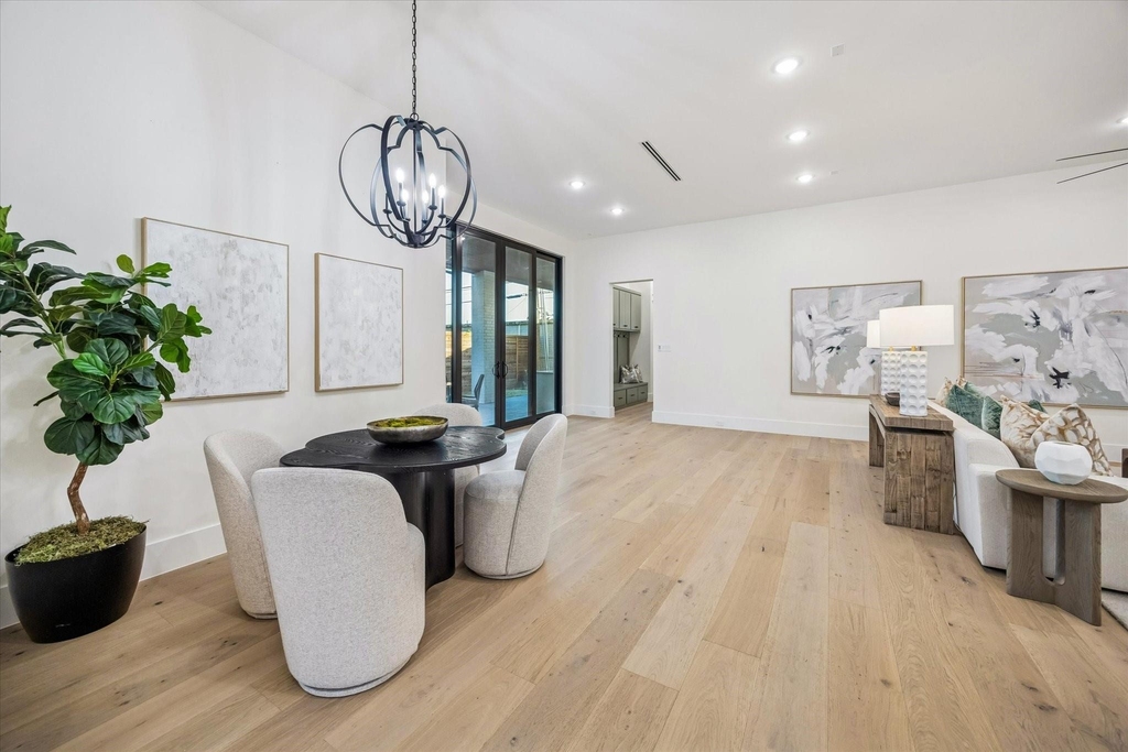 431 W 30th Street - Photo 9