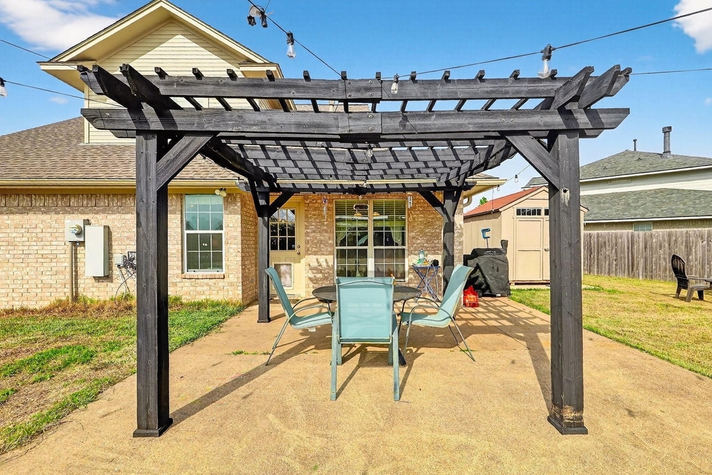 1308 Roanoke Court - Photo 17