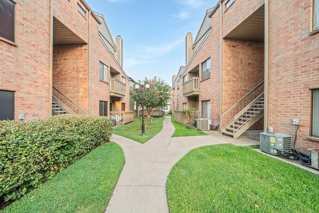 2023 Gentryside Drive - Photo 4