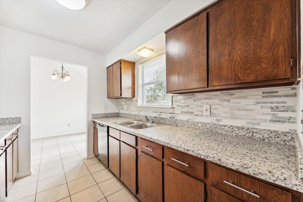 2723 N Brompton Drive - Photo 8