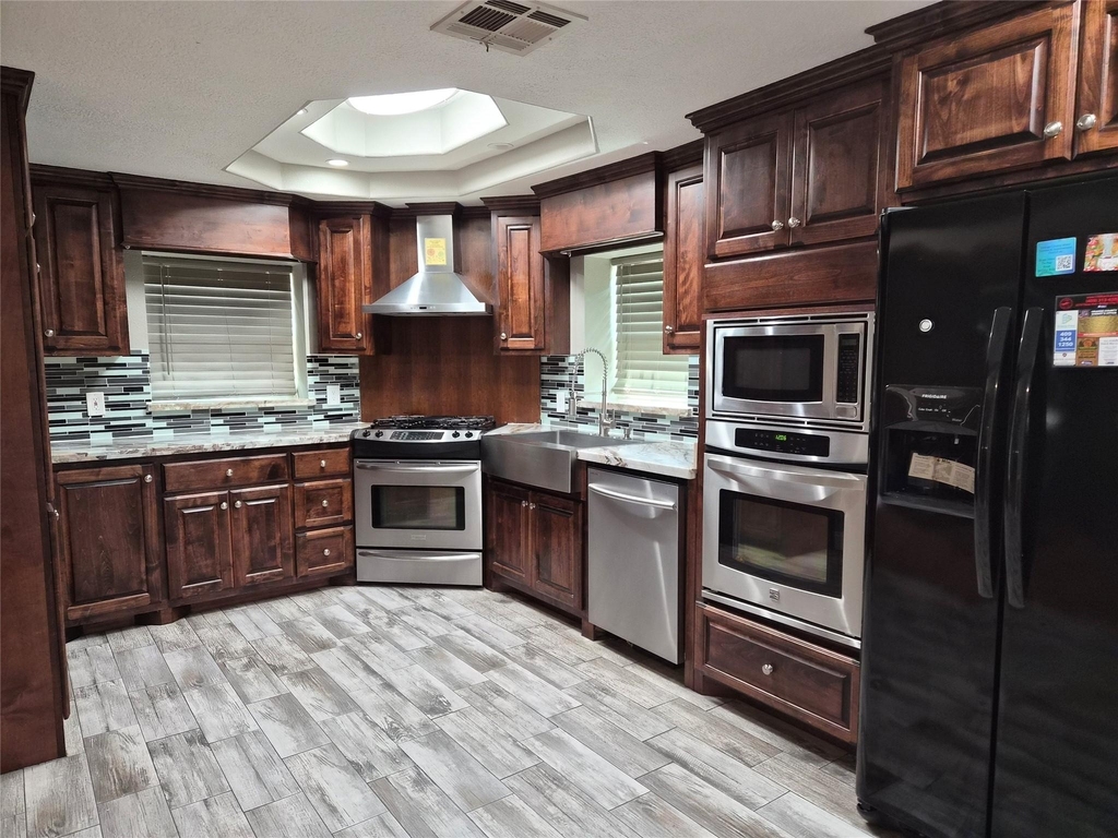 209 Florence Street - Photo 2