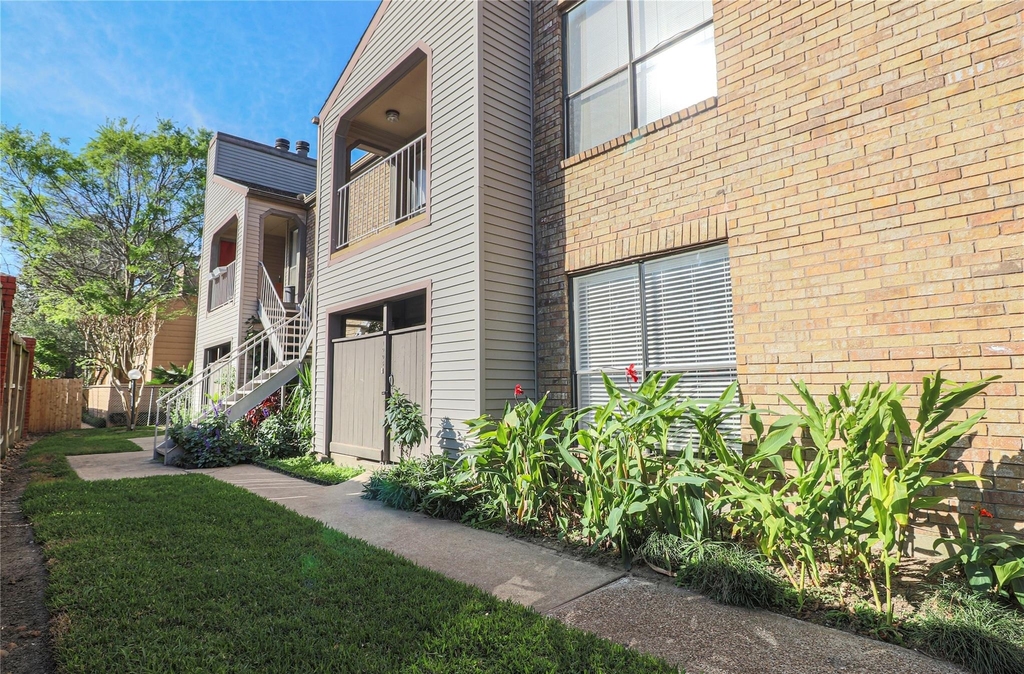 2025 Augusta Drive - Photo 18