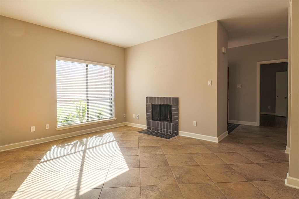 2025 Augusta Drive - Photo 4