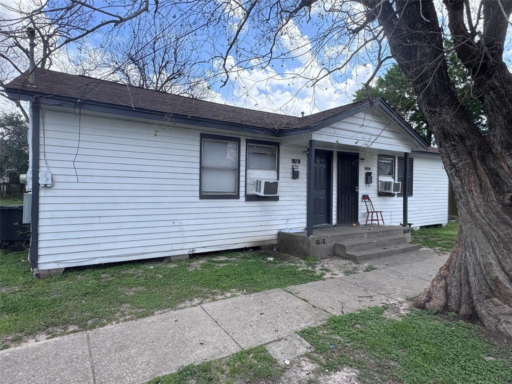 1610 Mystic Street - Photo 0