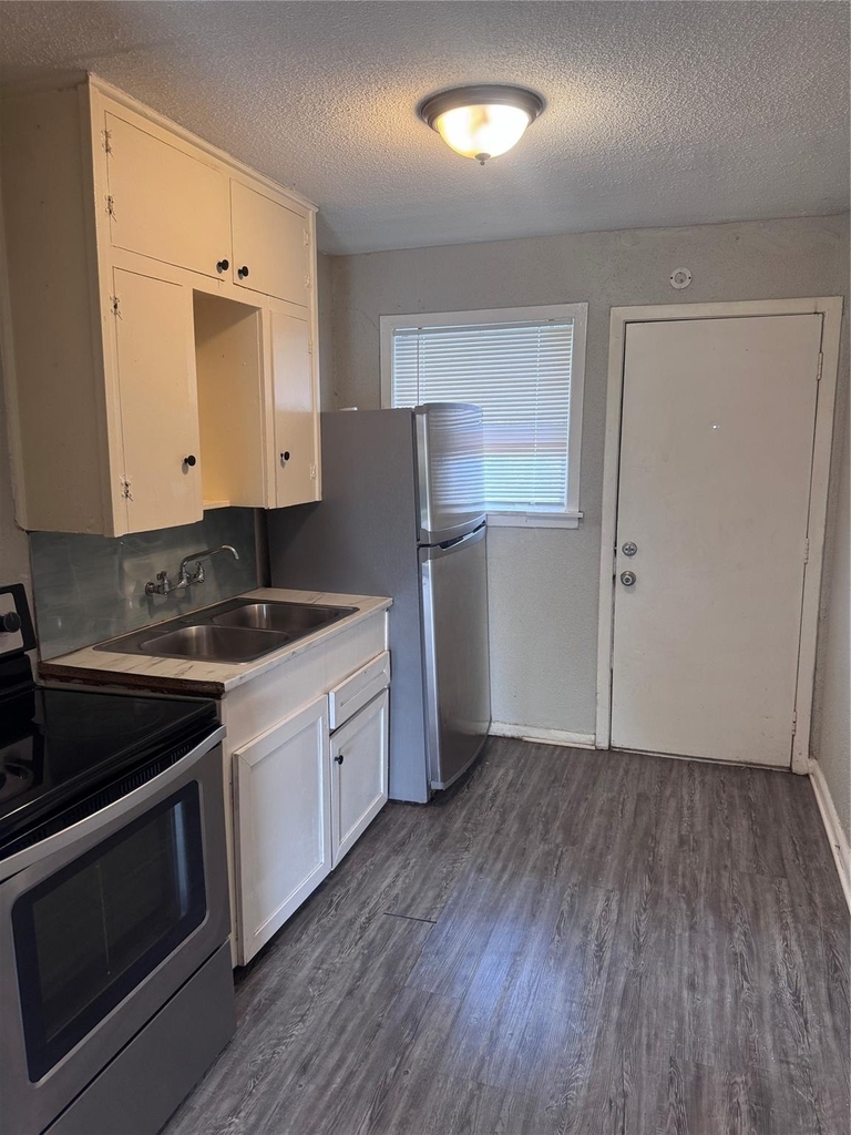 1610 Mystic Street - Photo 2
