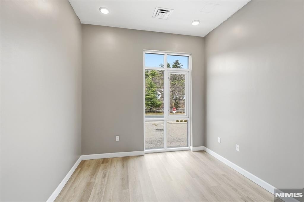 271 Millburn - Photo 11