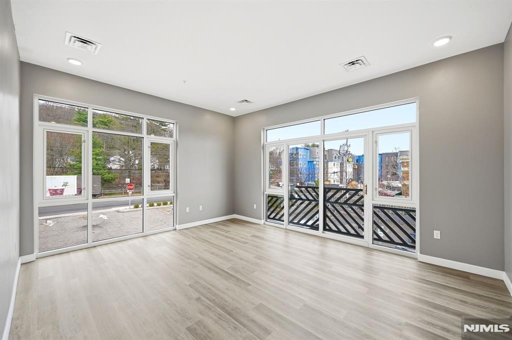 271 Millburn - Photo 13