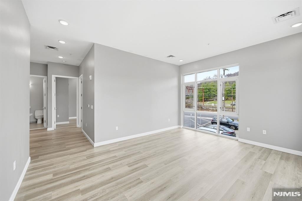 271 Millburn - Photo 15