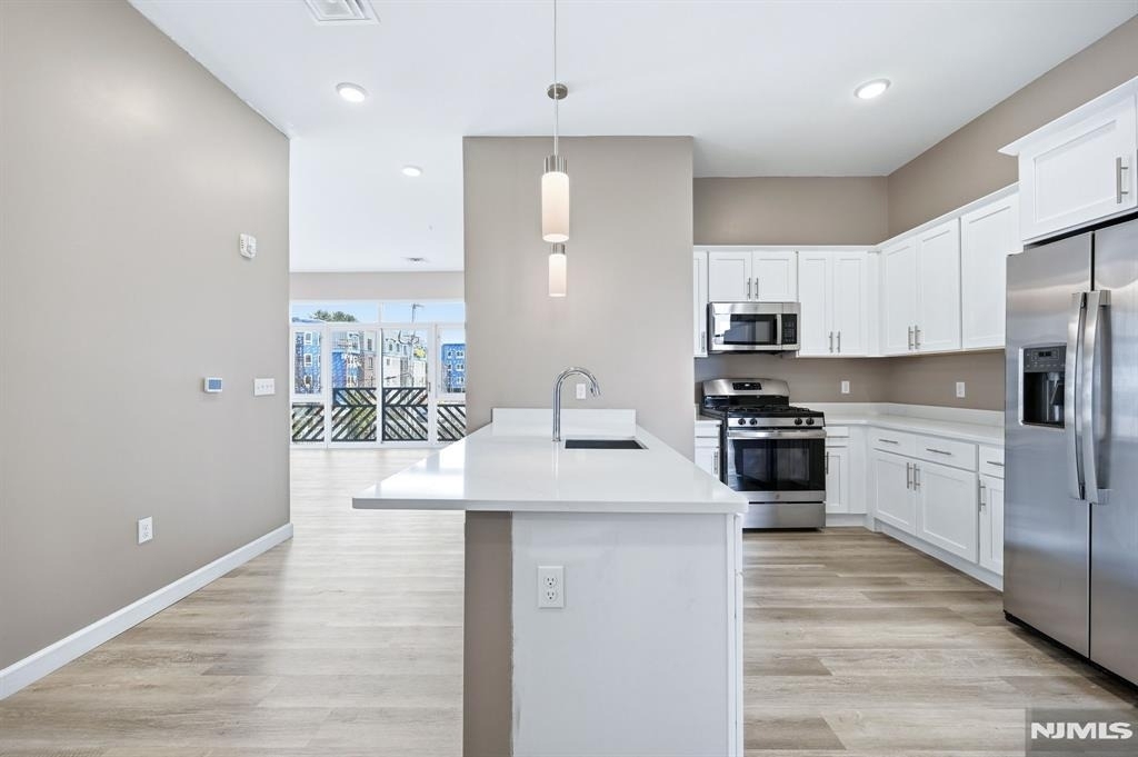 271 Millburn - Photo 8