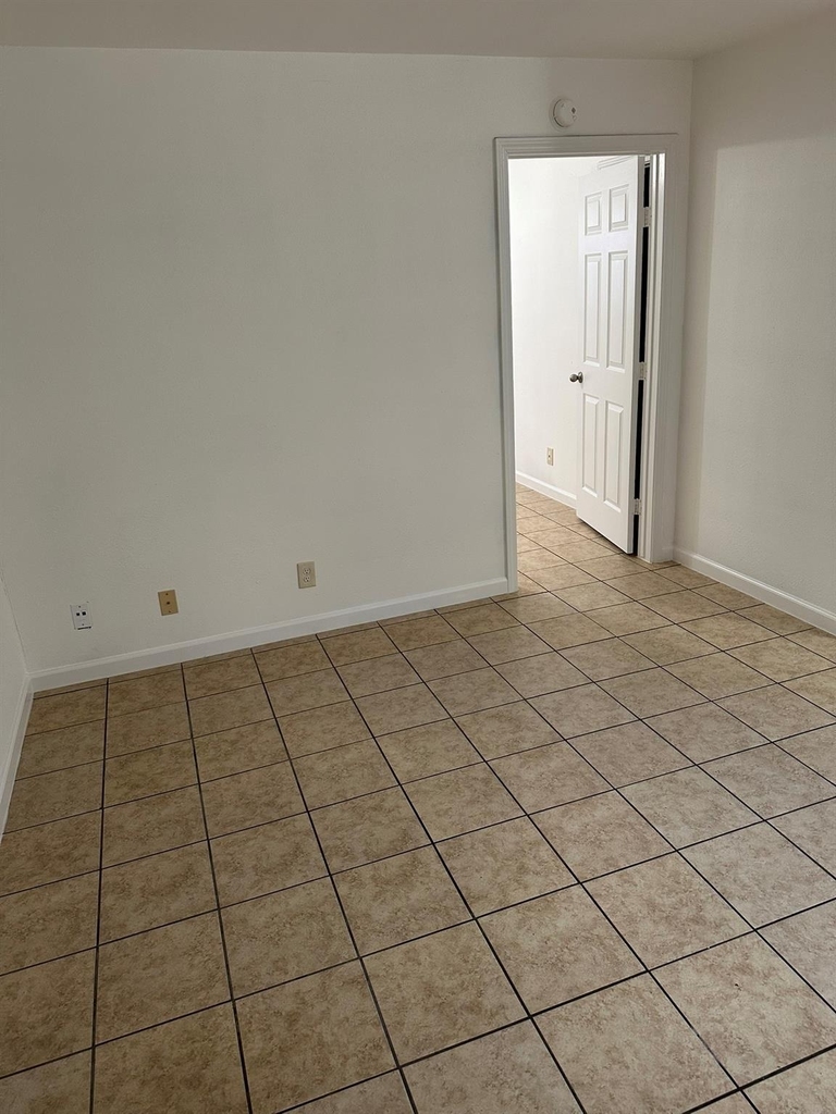 301 Avondale Street - Photo 9
