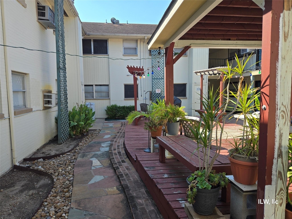 301 Avondale Street - Photo 2