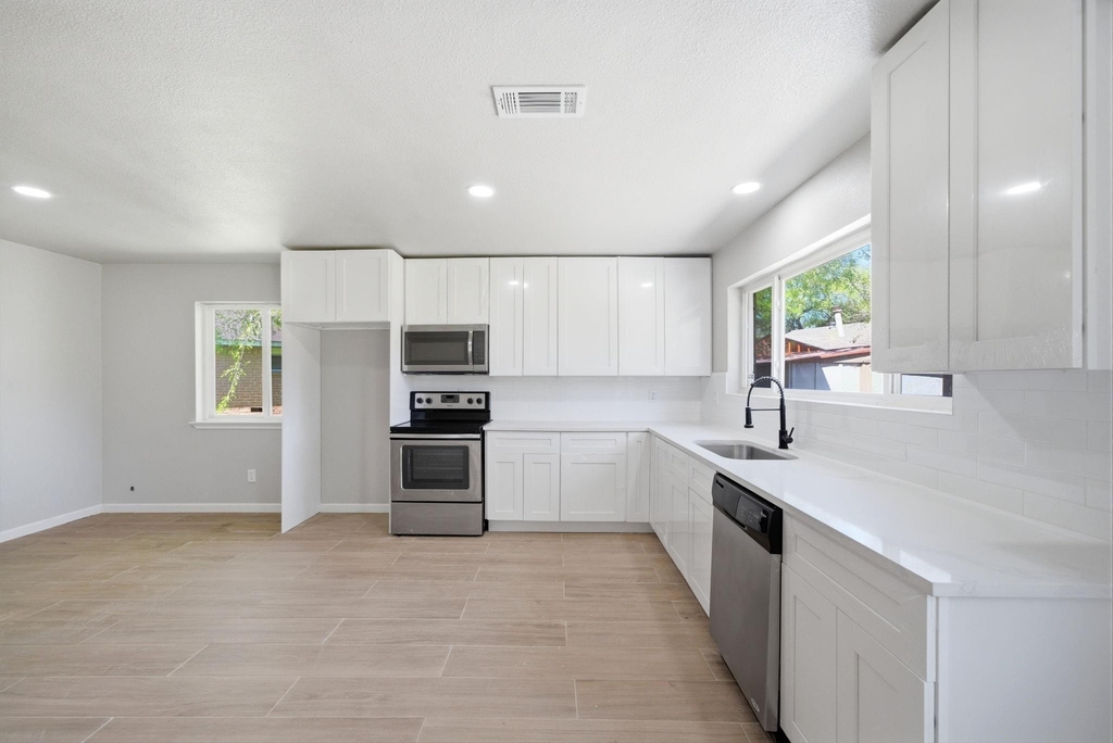 7530 Millbrae Lane - Photo 4