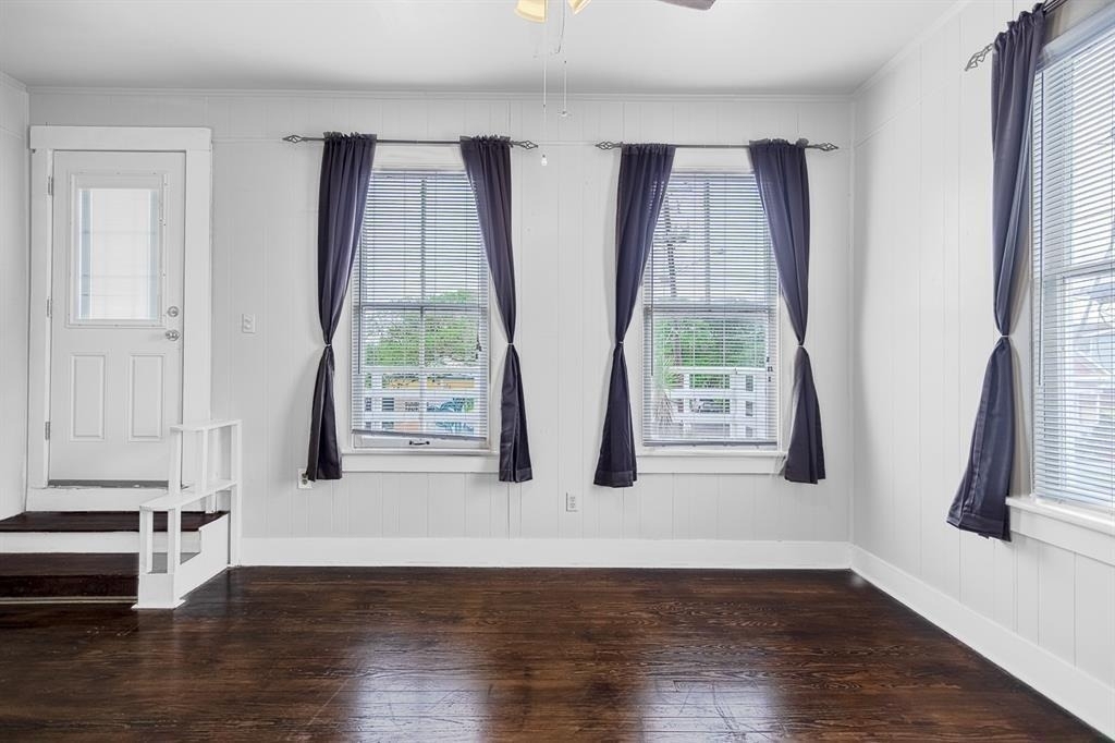 2102 Avenue O 1/2 - Photo 2