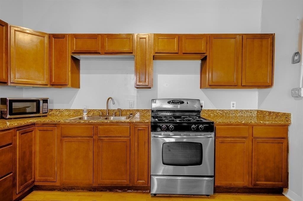 2102 Avenue O 1/2 - Photo 9