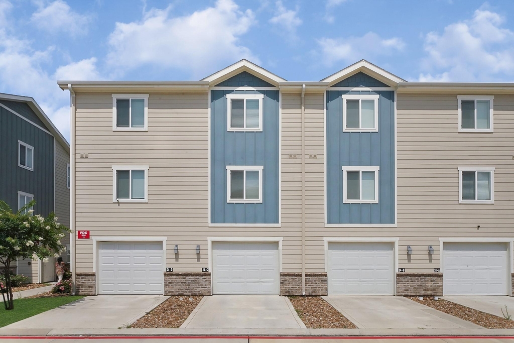21155 Gosling Road - Photo 0