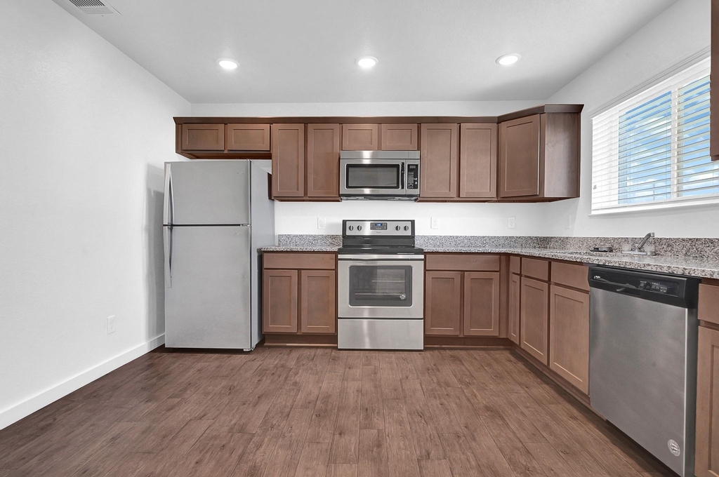 21155 Gosling Road - Photo 9